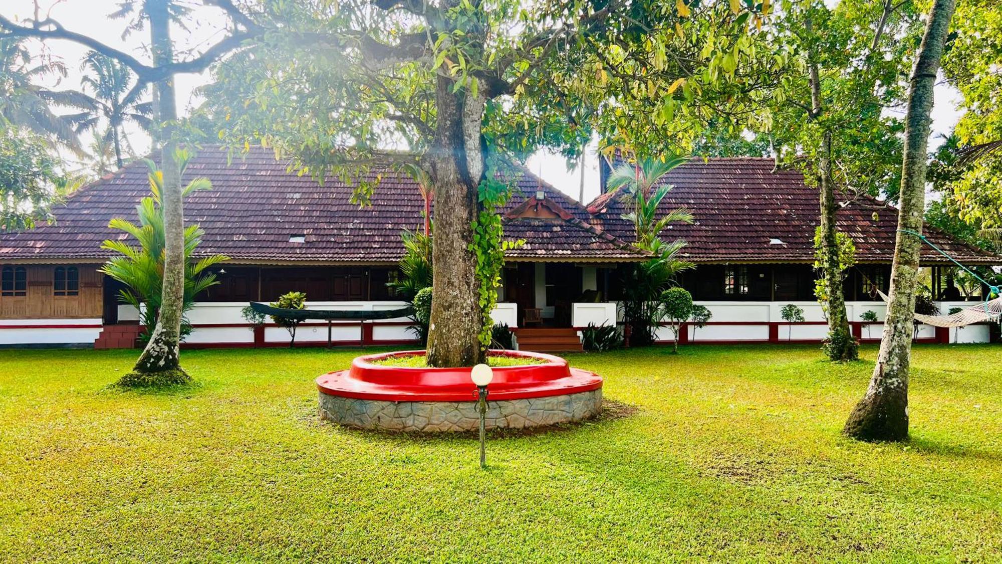 The Pamba Heritage Villa Champakulam Exterior photo