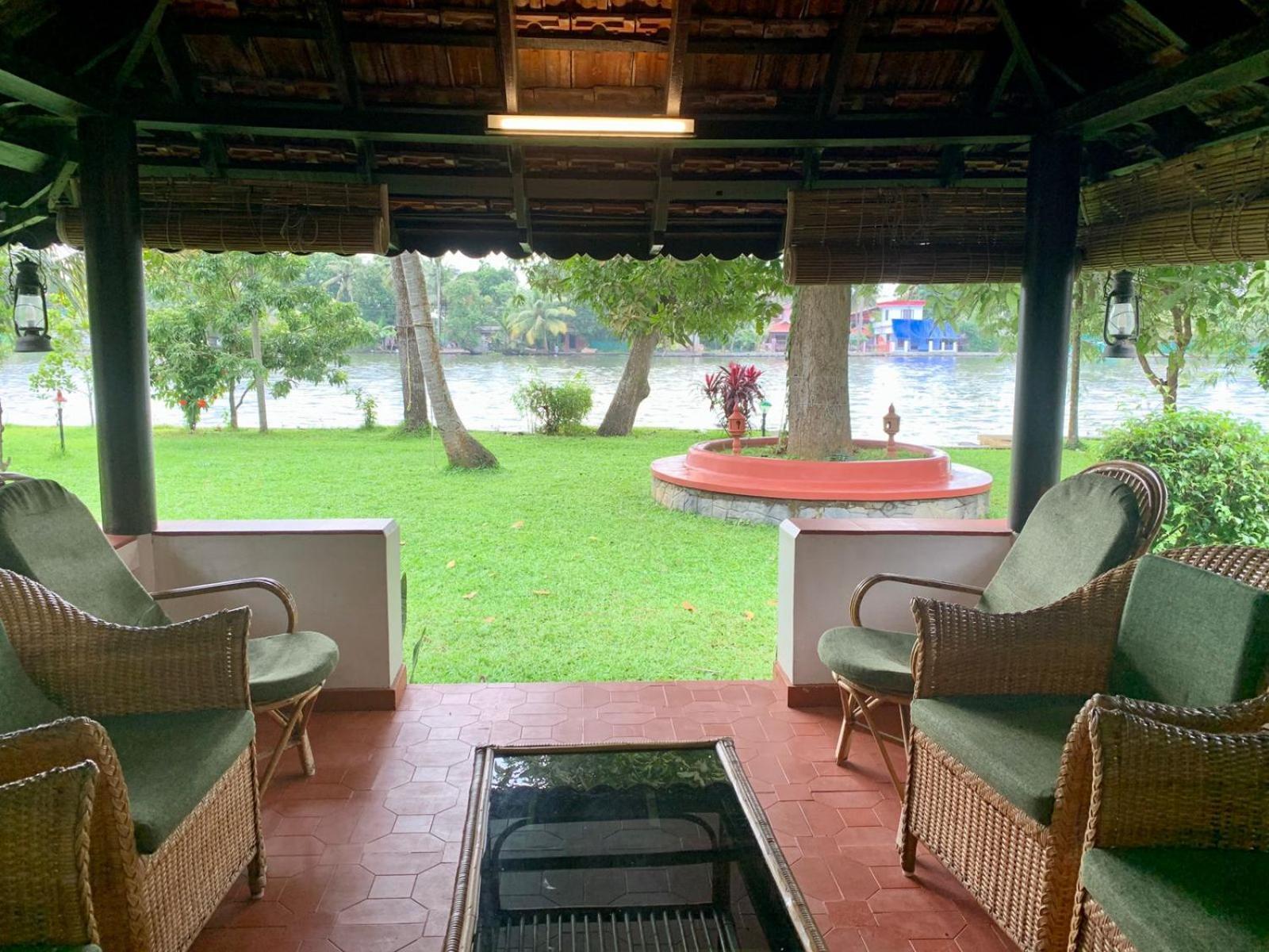 The Pamba Heritage Villa Champakulam Exterior photo